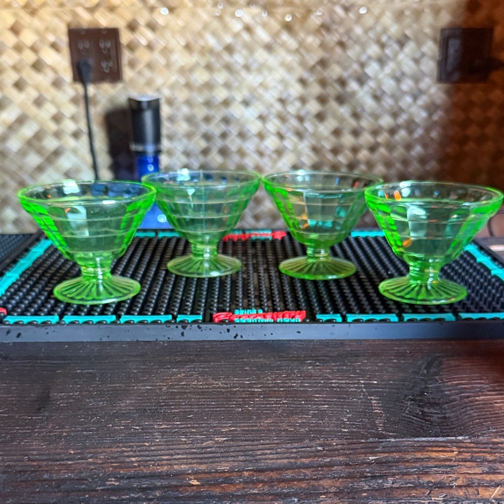 Green uranium Glass Set of 4